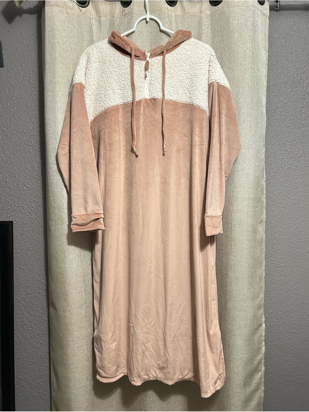 Cozy Hooded Plush House Dress/Robe in Pink Blush & Cream size Medium